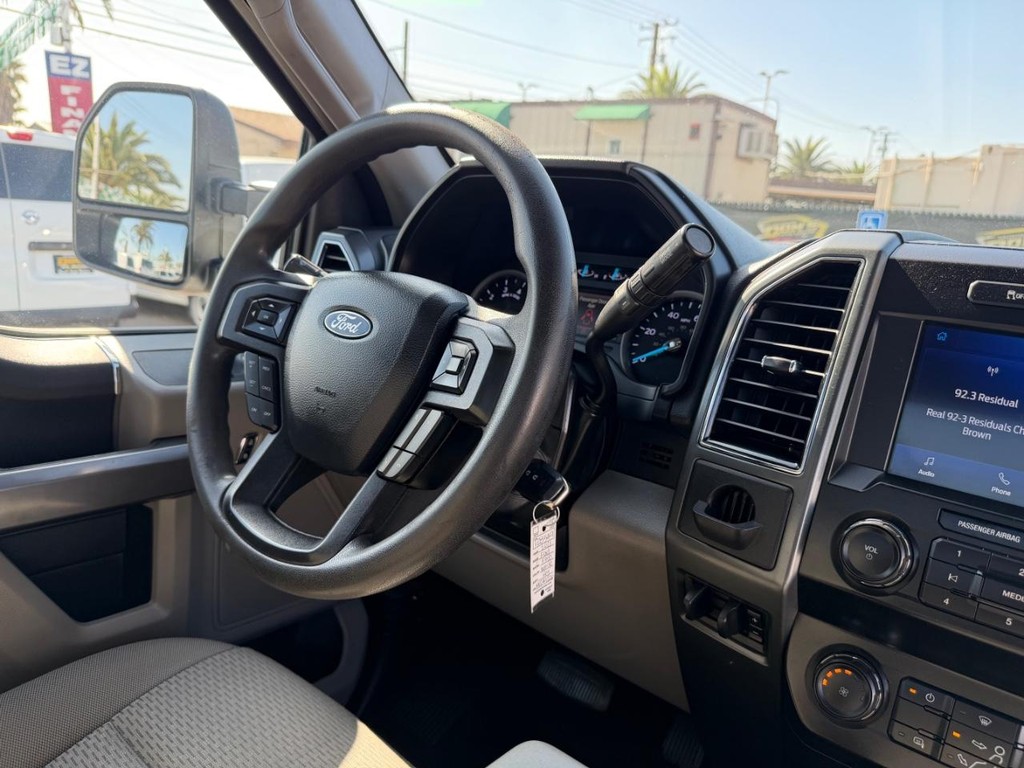 Ford F-350 Vehicle Full-screen Gallery Image 23