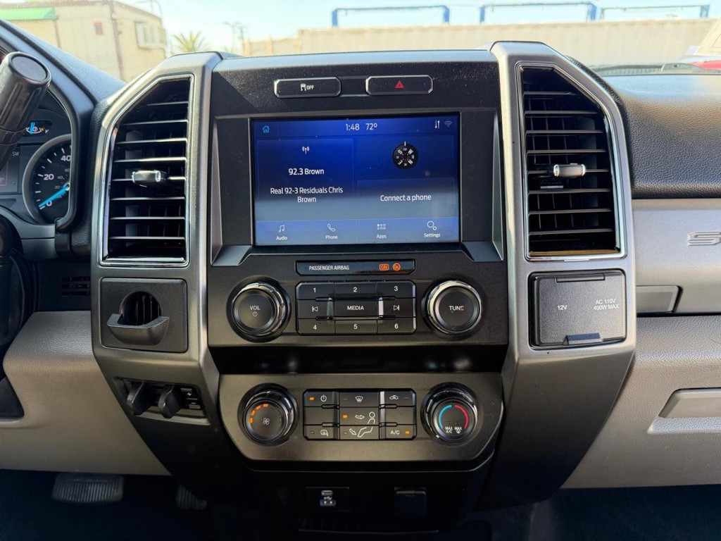 Ford F-350 Vehicle Full-screen Gallery Image 24