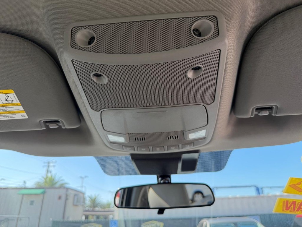 Ford F-350 Vehicle Full-screen Gallery Image 25