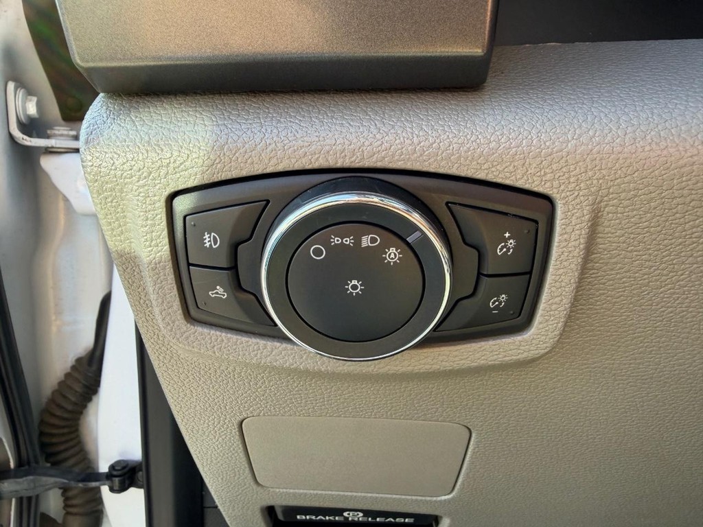 Ford F-350 Vehicle Full-screen Gallery Image 28