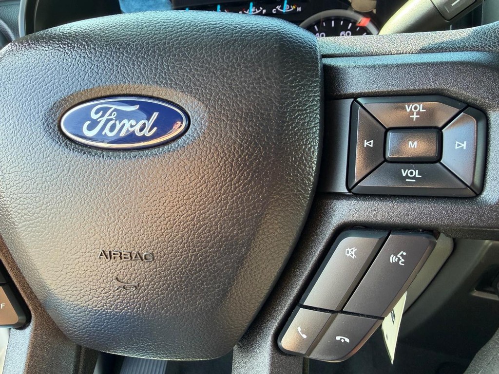 Ford F-350 Vehicle Full-screen Gallery Image 30