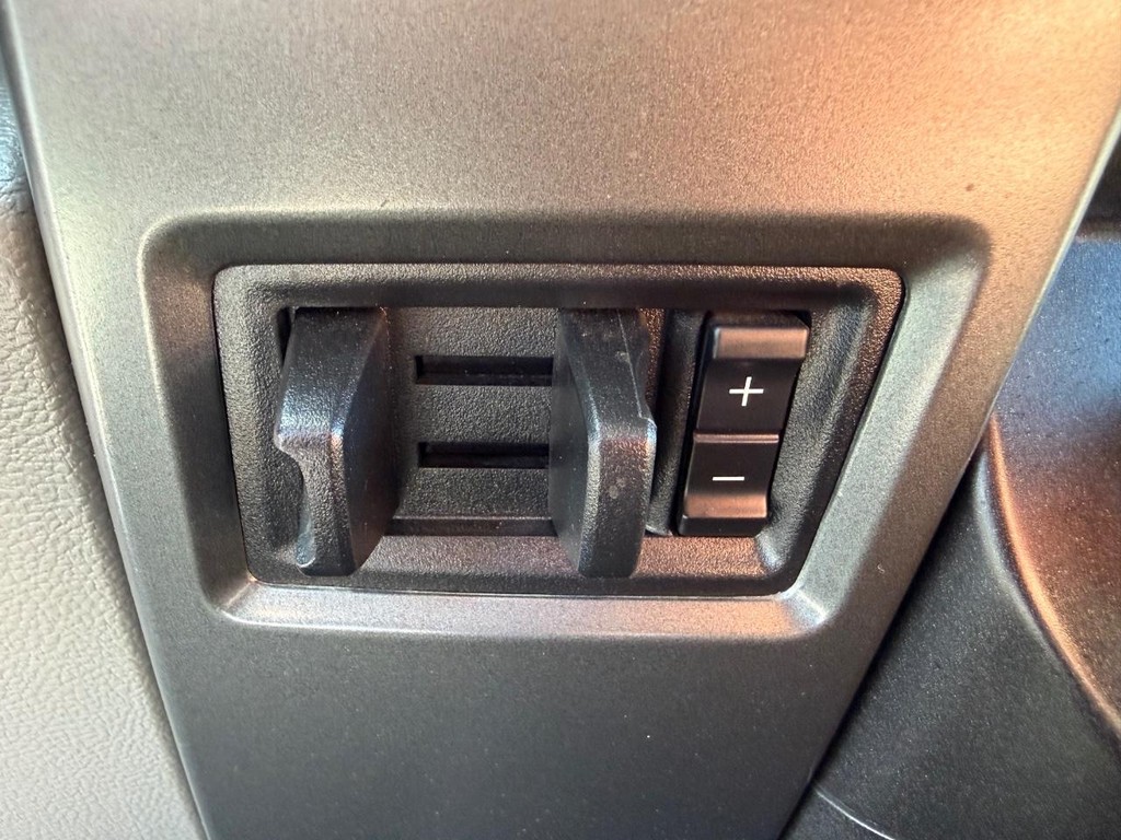 Ford F-350 Vehicle Full-screen Gallery Image 31