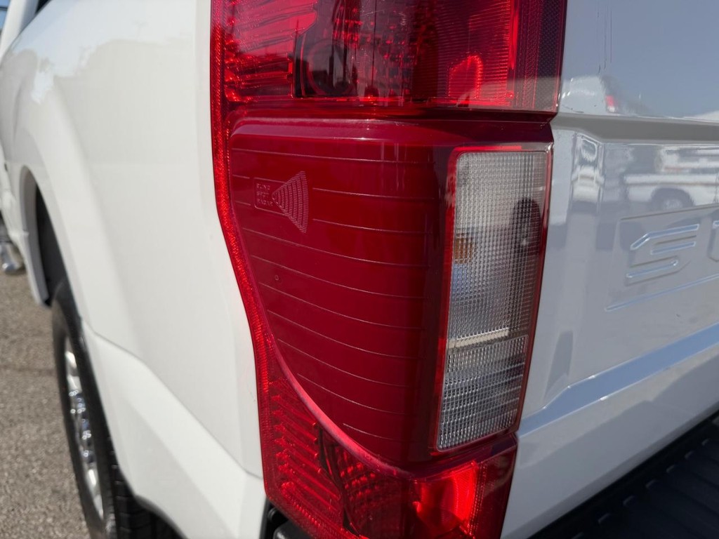 Ford F-350 Vehicle Full-screen Gallery Image 35