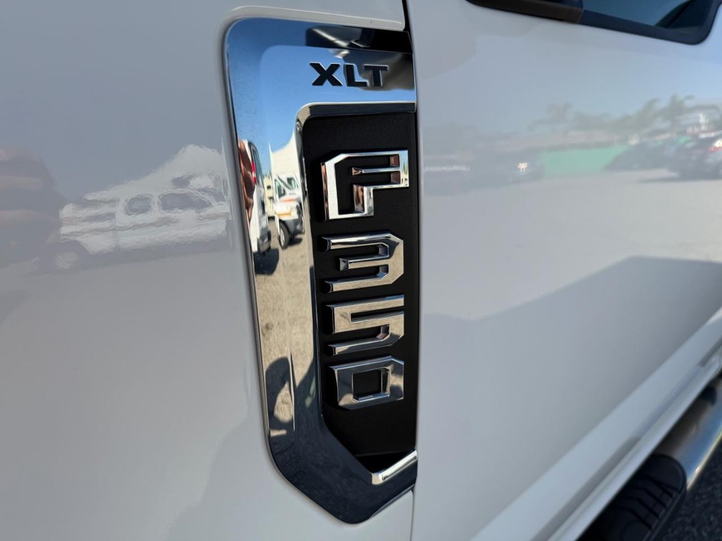 Ford F-350 Vehicle Full-screen Gallery Image 36