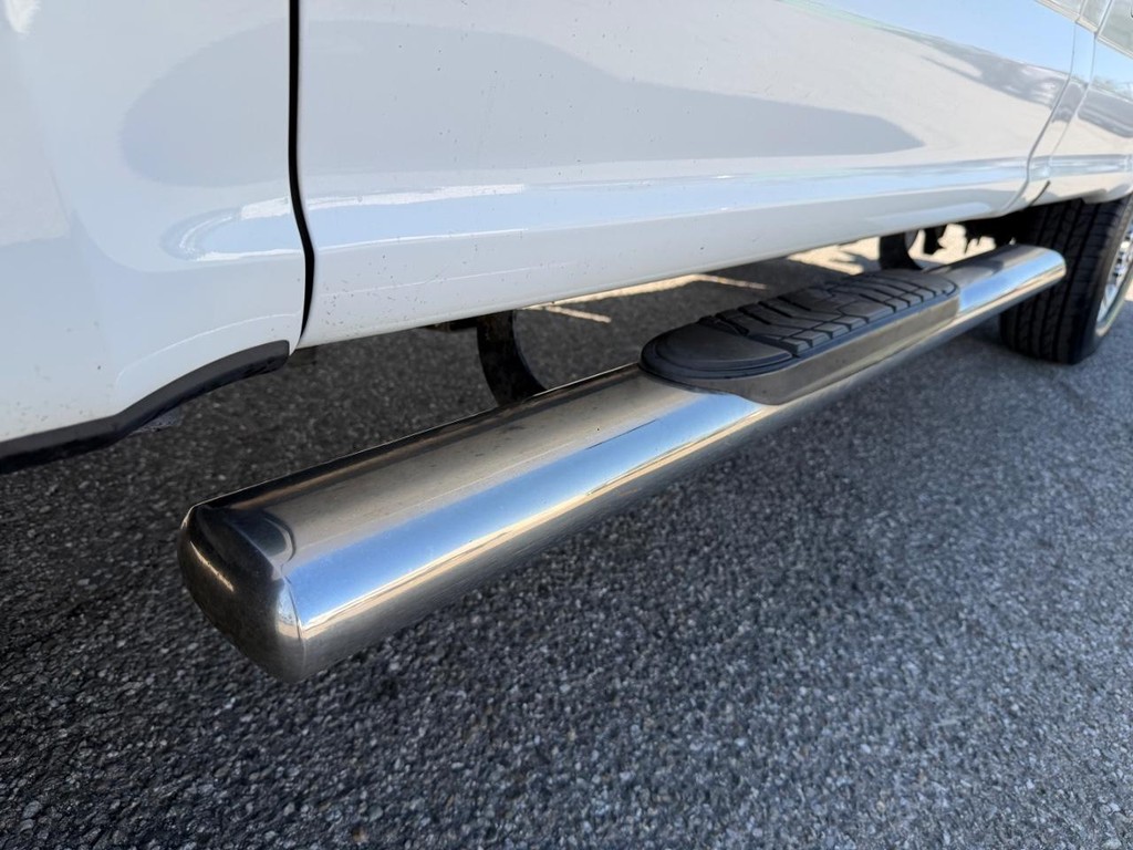 Ford F-350 Vehicle Full-screen Gallery Image 37