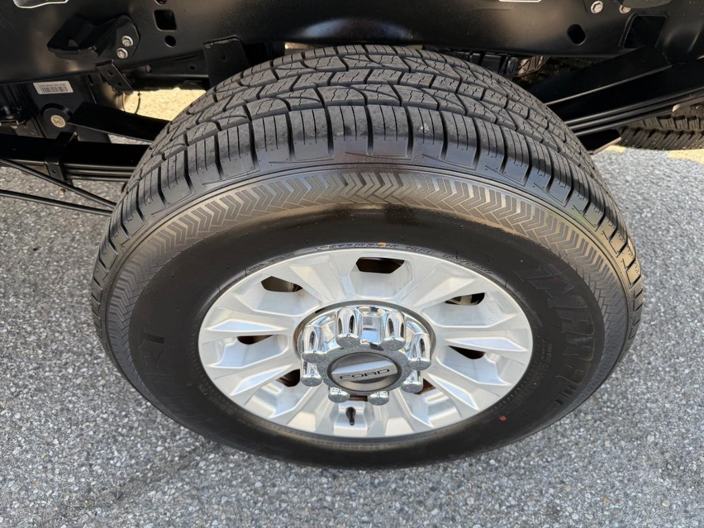 Ford F-350 Vehicle Full-screen Gallery Image 39