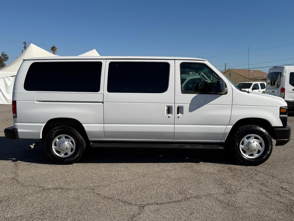Ford E-350 Mobile Office Vehicle Full-screen Gallery Image 06