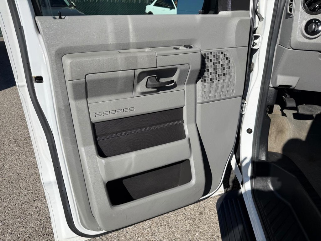 Ford E-350 Mobile Office Vehicle Full-screen Gallery Image 16