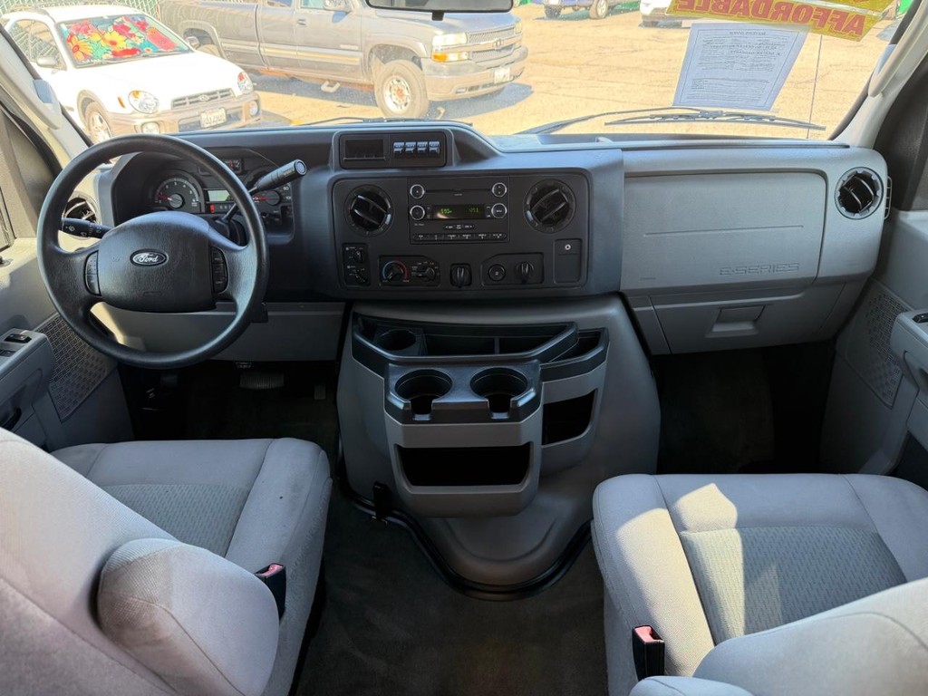 Ford E-350 Mobile Office Vehicle Full-screen Gallery Image 24