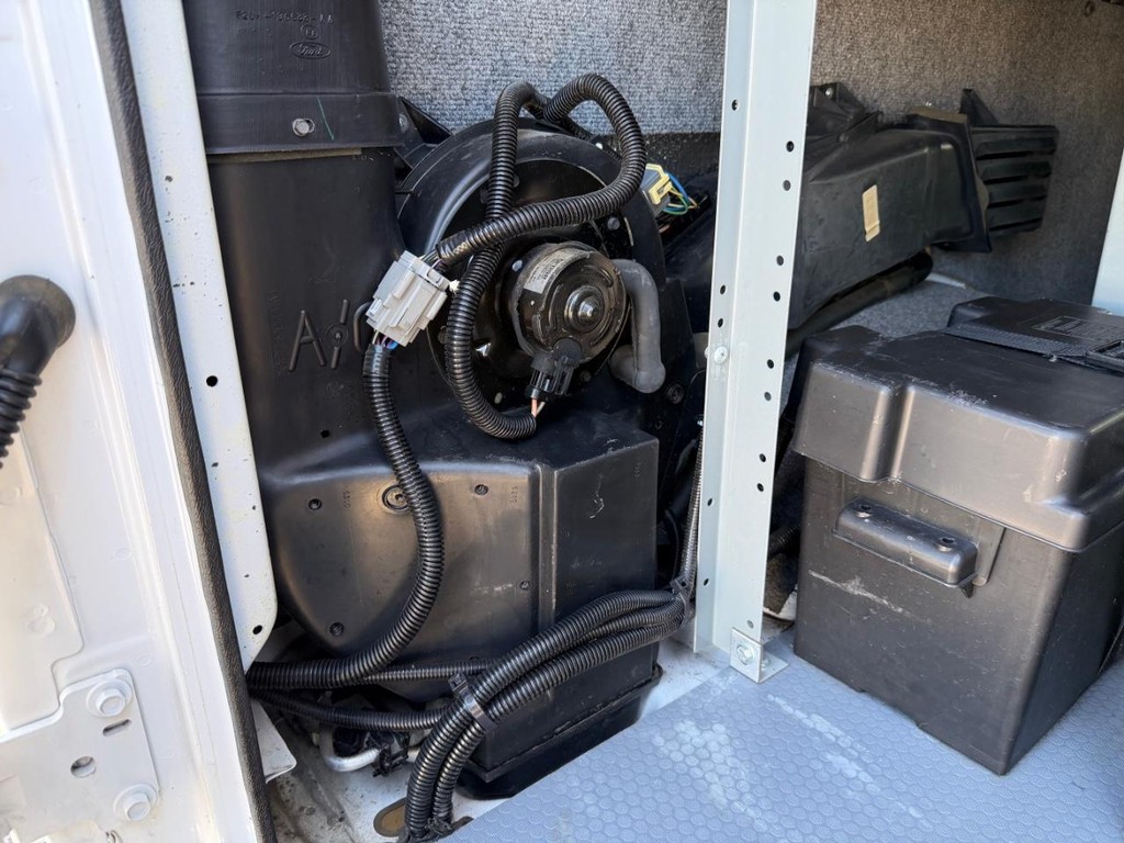 Ford E-350 Mobile Office Vehicle Full-screen Gallery Image 36