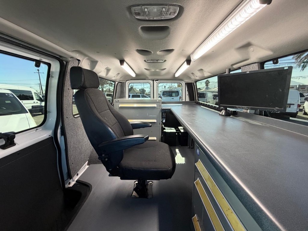 Ford E-350 Mobile Office Vehicle Full-screen Gallery Image 39