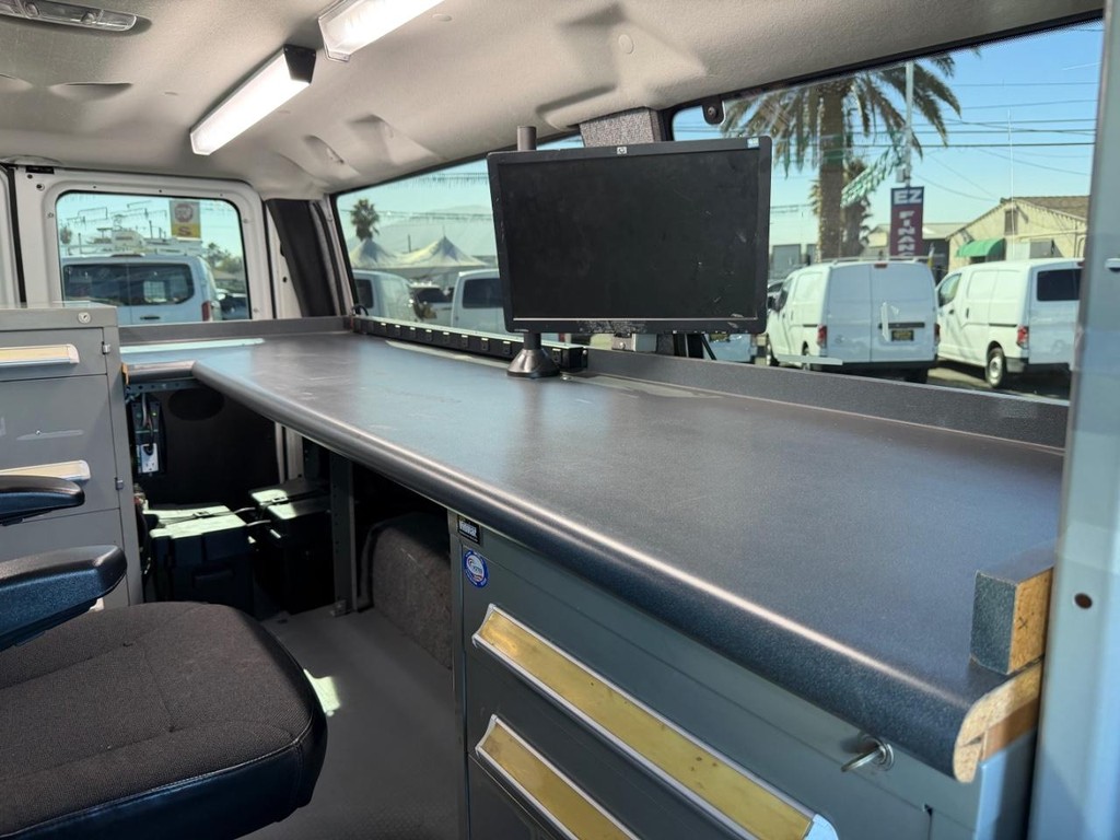 Ford E-350 Mobile Office Vehicle Full-screen Gallery Image 41