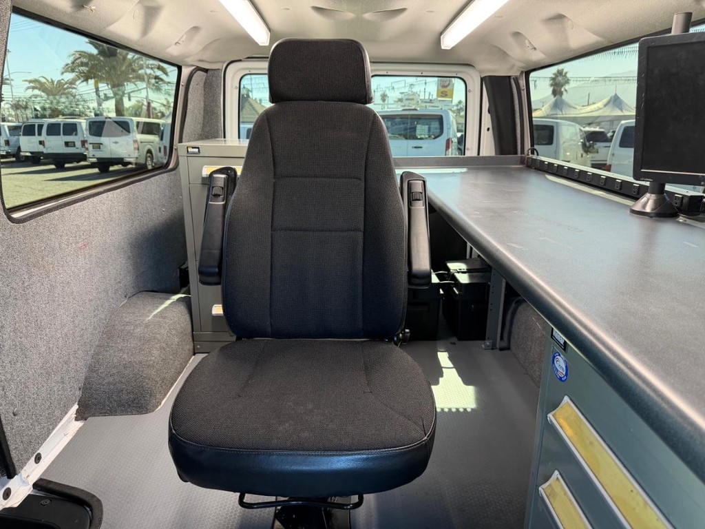 Ford E-350 Mobile Office Vehicle Full-screen Gallery Image 43