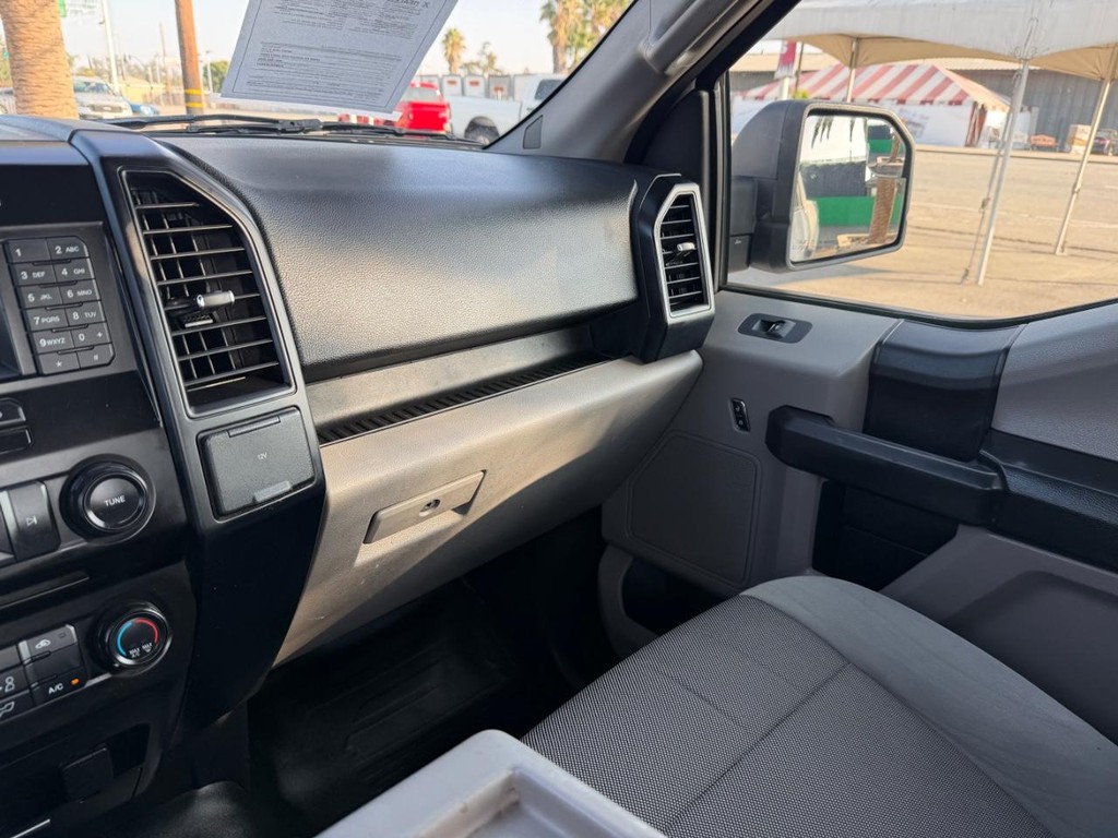 Ford F-150 Vehicle Full-screen Gallery Image 18