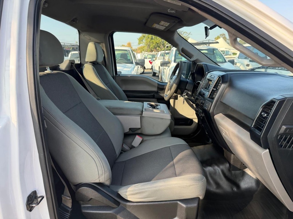 Ford F-150 Vehicle Full-screen Gallery Image 21