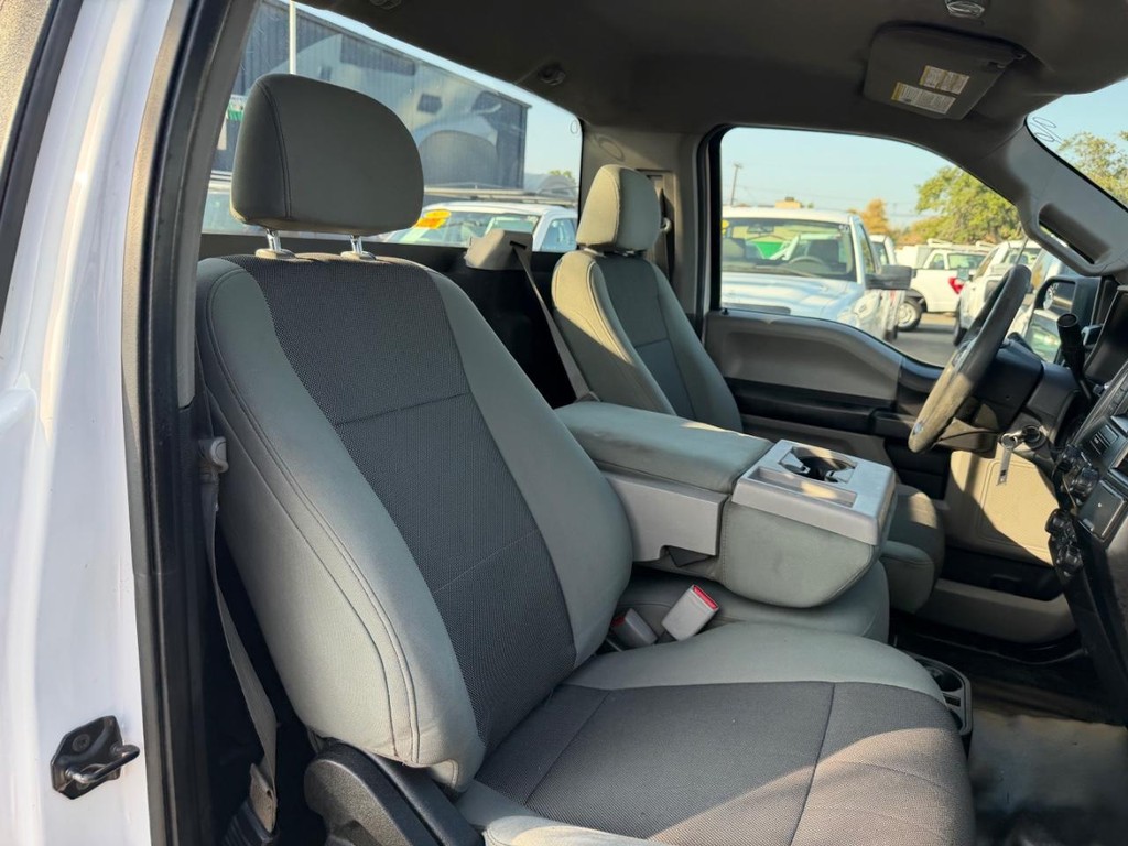 Ford F-150 Vehicle Full-screen Gallery Image 22