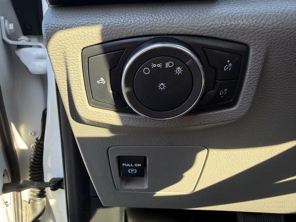 Ford F-150 Vehicle Full-screen Gallery Image 24