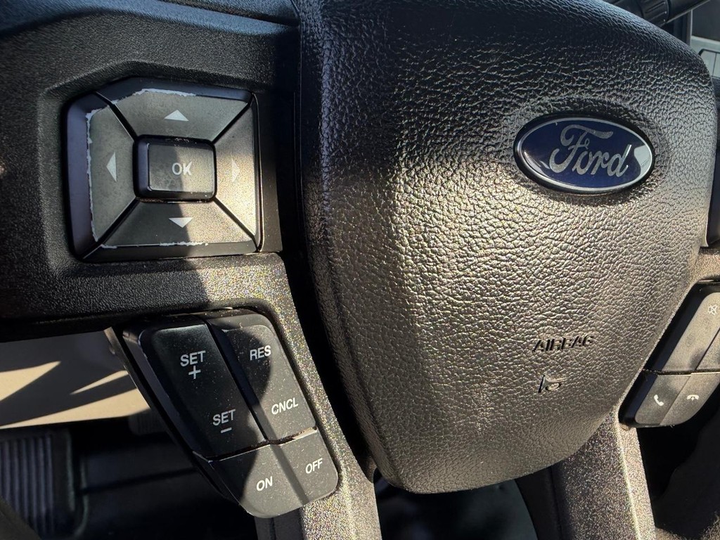 Ford F-150 Vehicle Full-screen Gallery Image 25