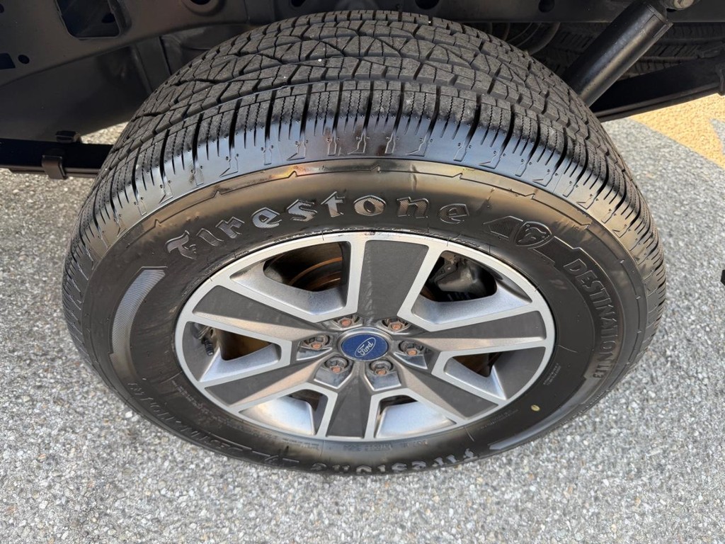 Ford F-150 Vehicle Full-screen Gallery Image 28