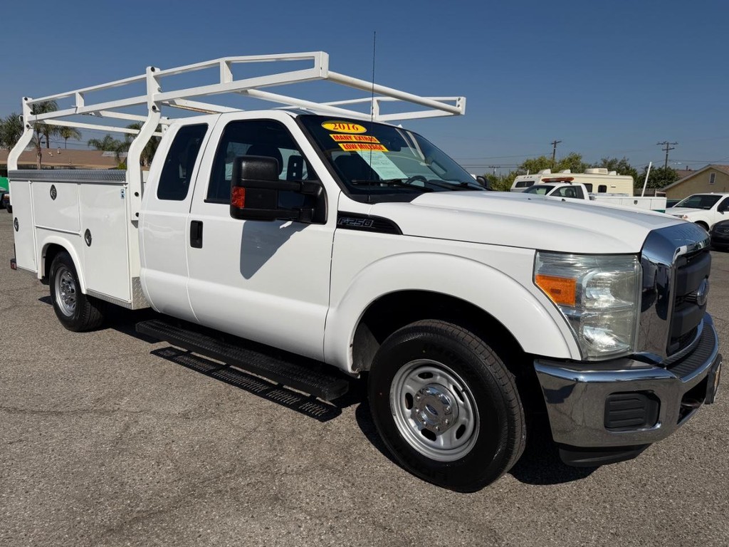 Ford F-250 Vehicle Full-screen Gallery Image 03