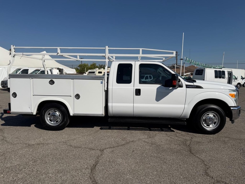 Ford F-250 Vehicle Full-screen Gallery Image 05