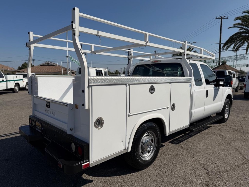 Ford F-250 Vehicle Full-screen Gallery Image 06