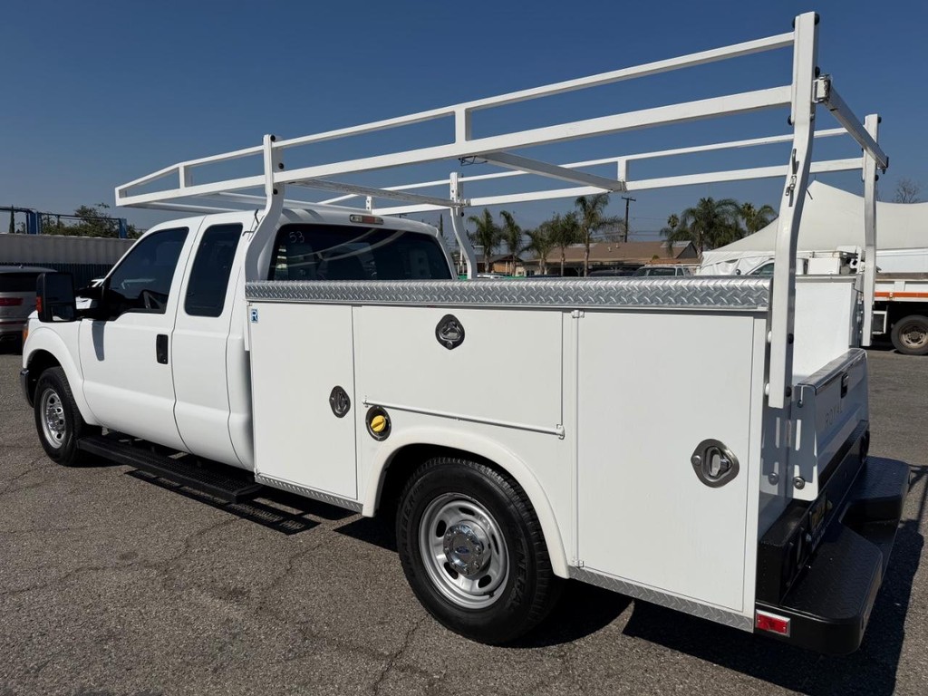 Ford F-250 Vehicle Full-screen Gallery Image 09