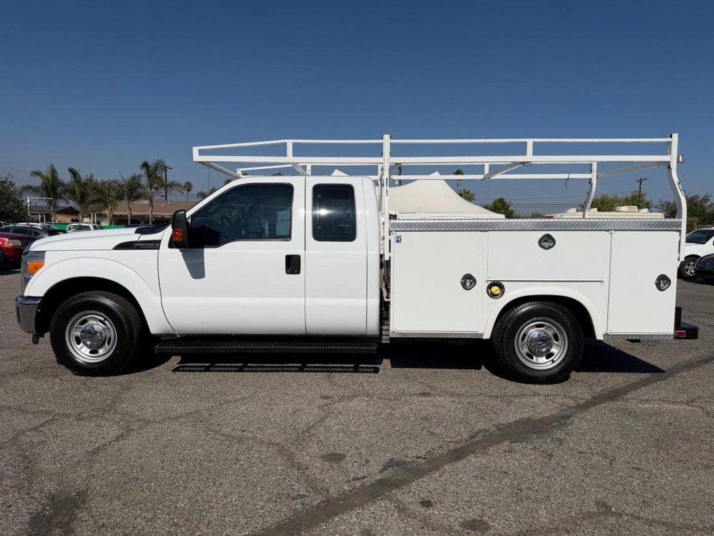Ford F-250 Vehicle Full-screen Gallery Image 11