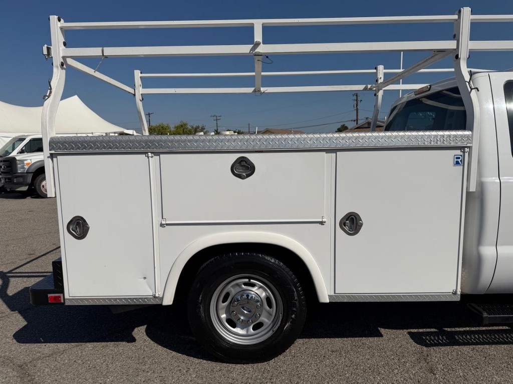 Ford F-250 Vehicle Full-screen Gallery Image 15