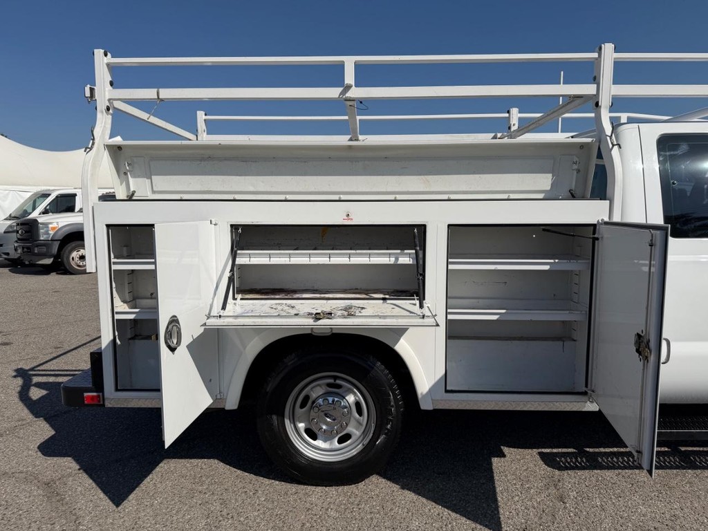 Ford F-250 Vehicle Full-screen Gallery Image 16