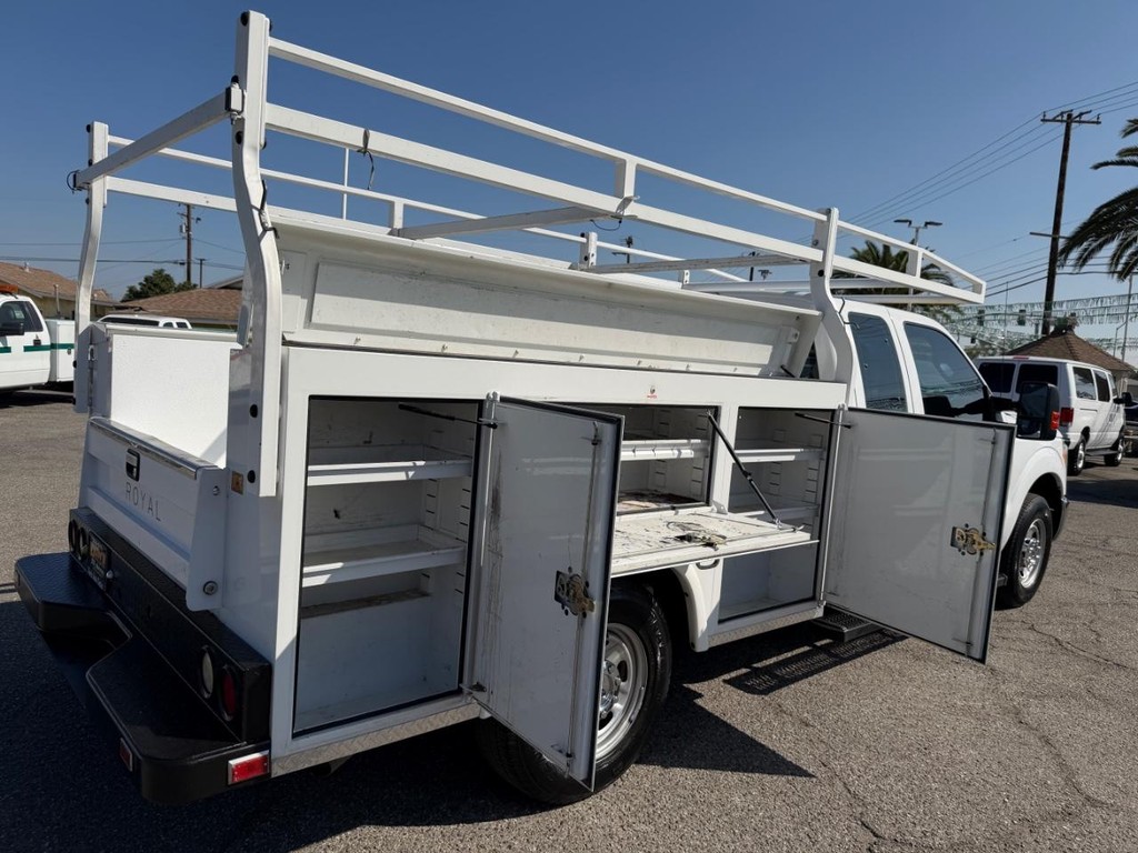 Ford F-250 Vehicle Full-screen Gallery Image 17