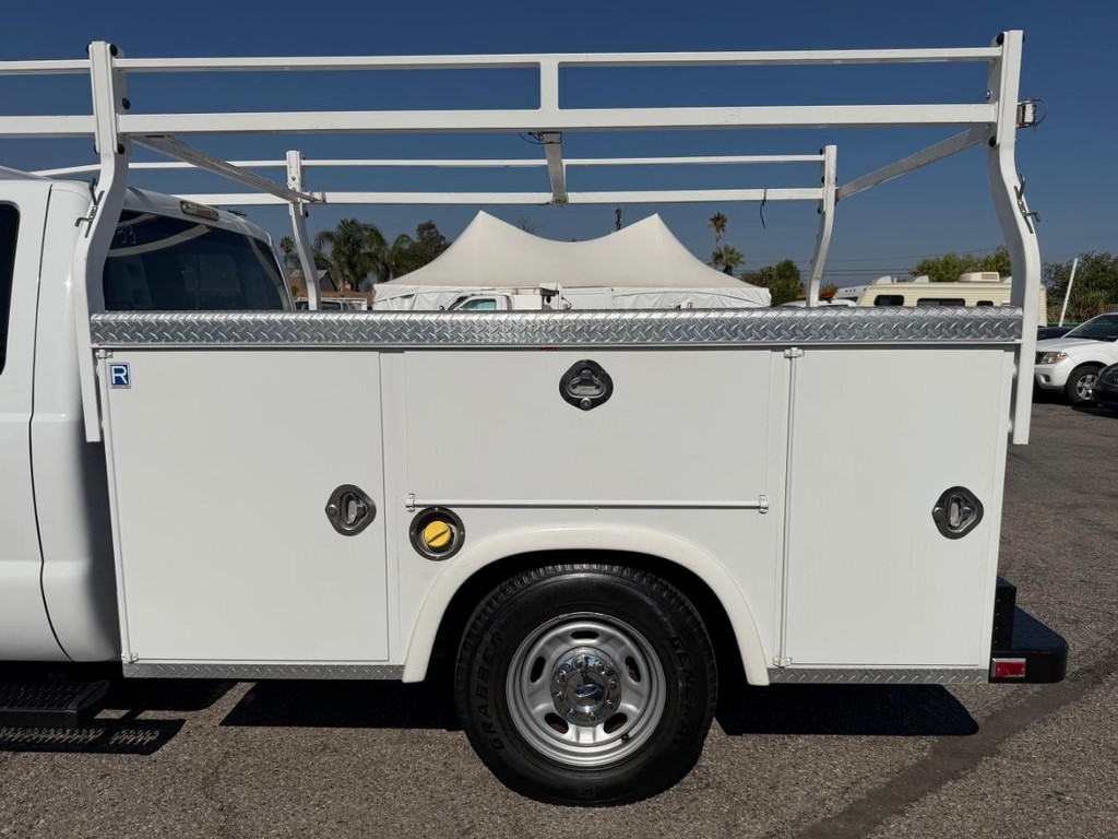 Ford F-250 Vehicle Full-screen Gallery Image 19