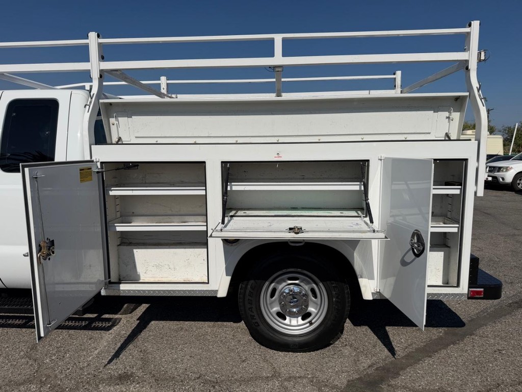 Ford F-250 Vehicle Full-screen Gallery Image 20