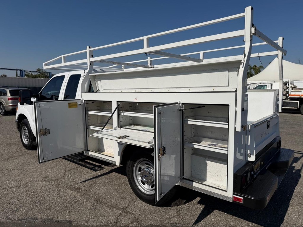 Ford F-250 Vehicle Full-screen Gallery Image 21