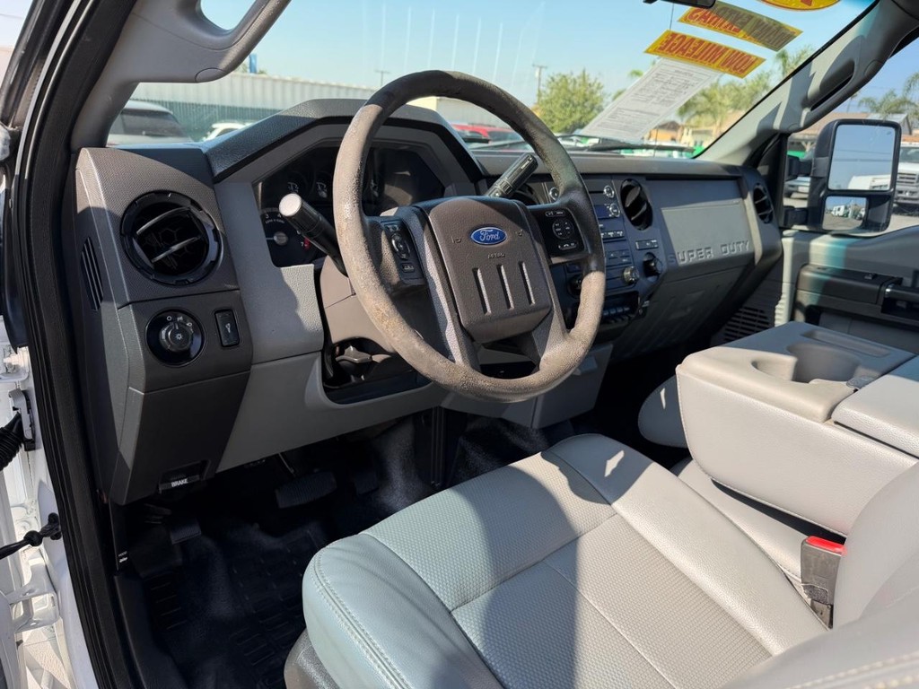 Ford F-250 Vehicle Full-screen Gallery Image 23