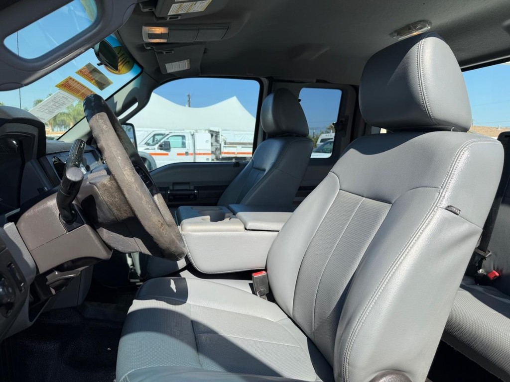 Ford F-250 Vehicle Full-screen Gallery Image 25