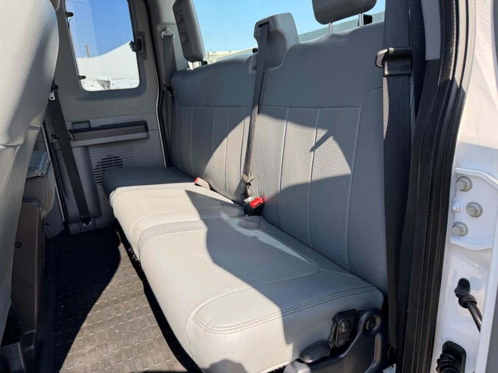 Ford F-250 Vehicle Full-screen Gallery Image 26