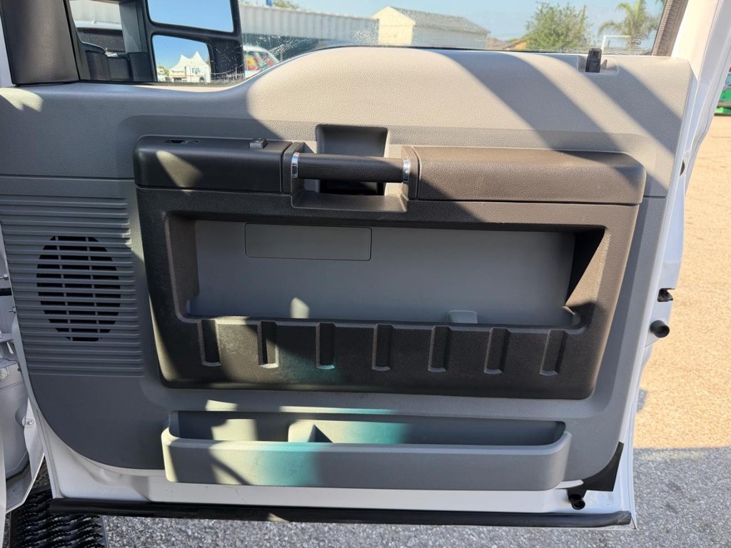 Ford F-250 Vehicle Full-screen Gallery Image 27