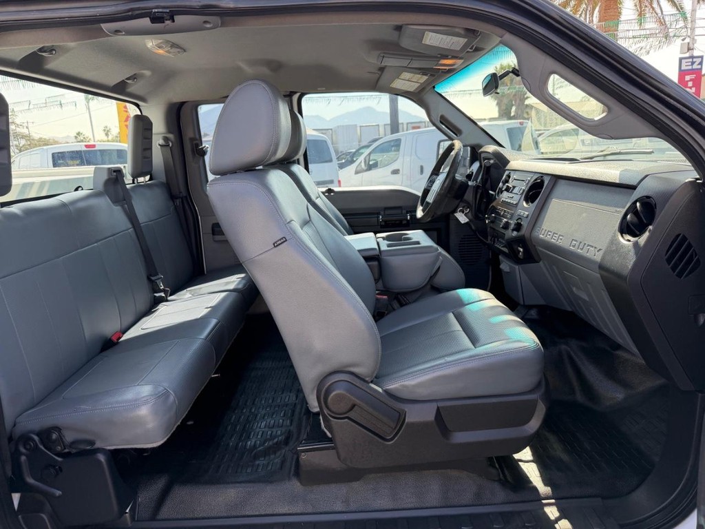 Ford F-250 Vehicle Full-screen Gallery Image 29