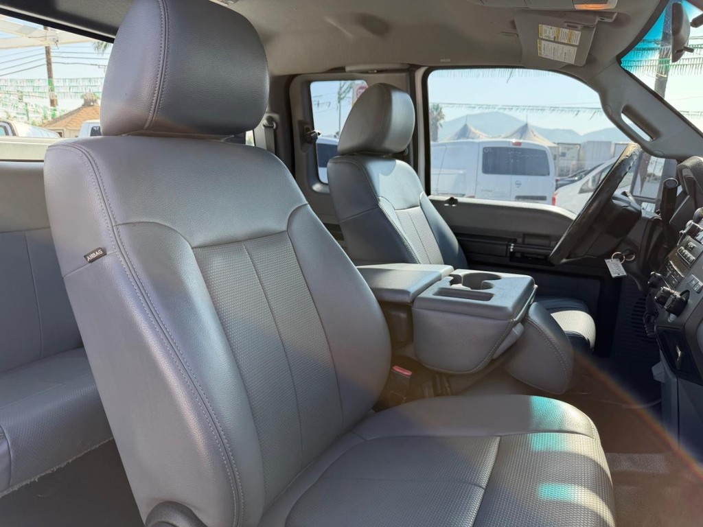 Ford F-250 Vehicle Full-screen Gallery Image 30