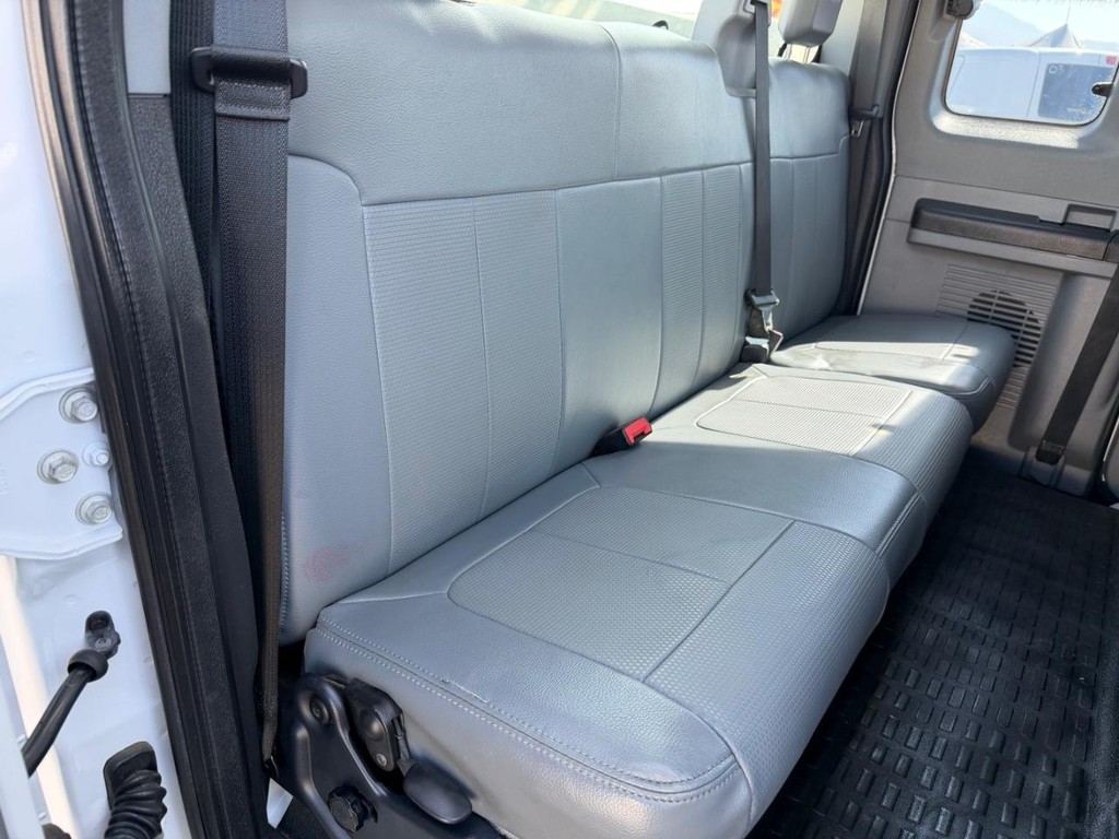 Ford F-250 Vehicle Full-screen Gallery Image 31