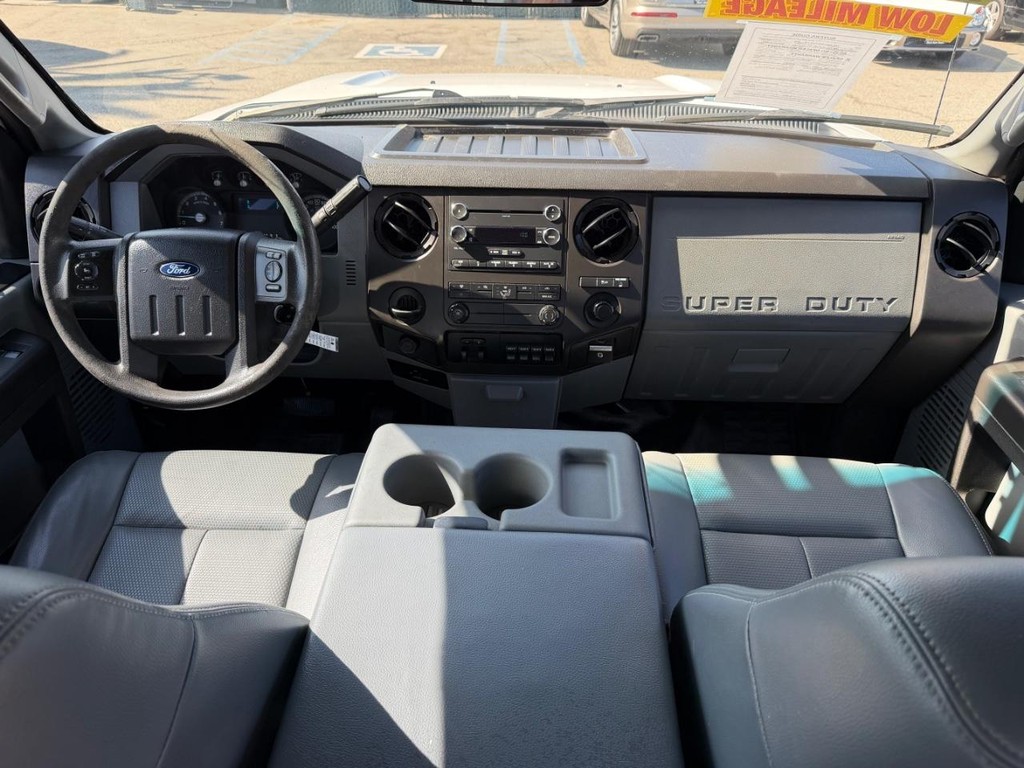Ford F-250 Vehicle Full-screen Gallery Image 32
