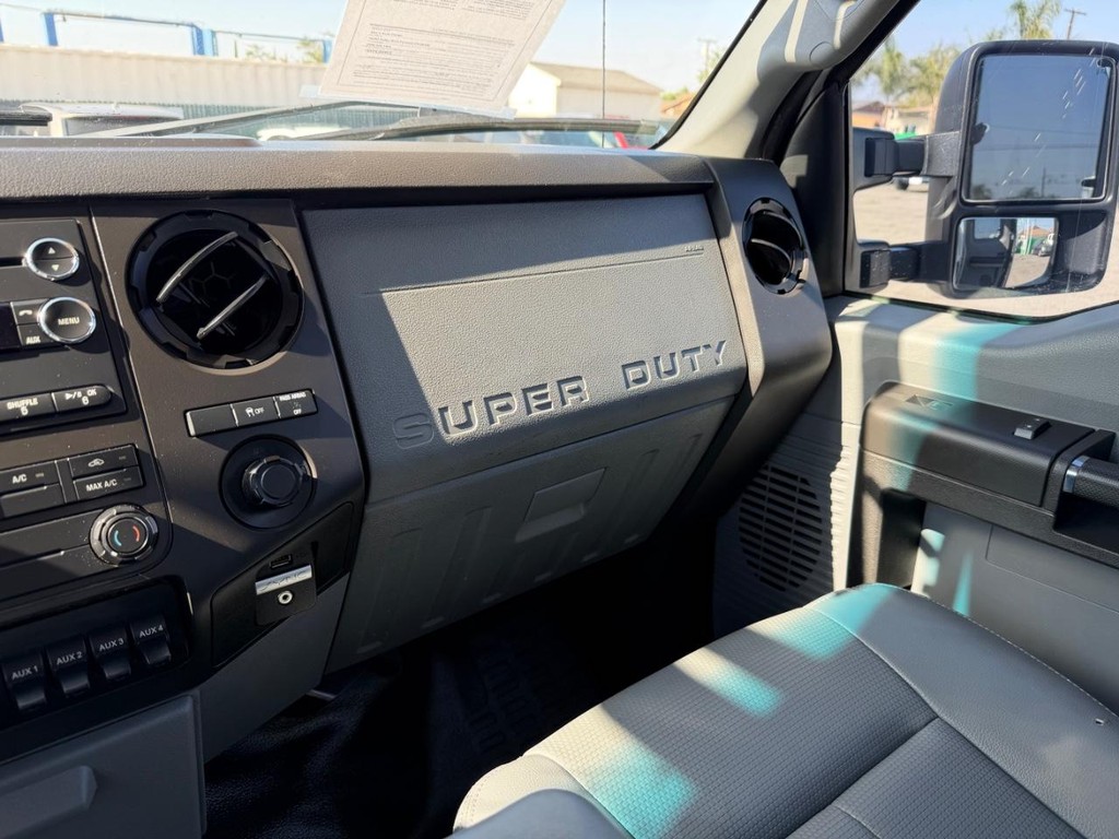 Ford F-250 Vehicle Full-screen Gallery Image 35