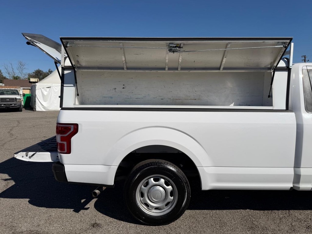 Ford F-150 Vehicle Full-screen Gallery Image 16