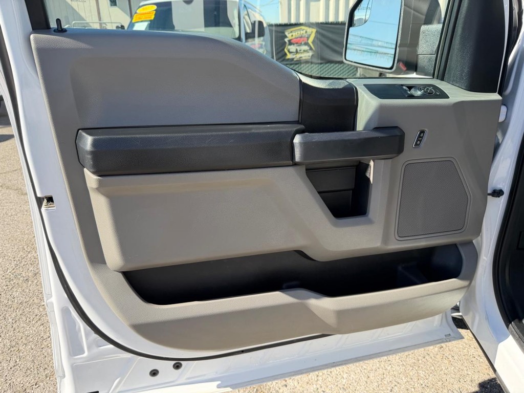 Ford F-150 Vehicle Full-screen Gallery Image 25