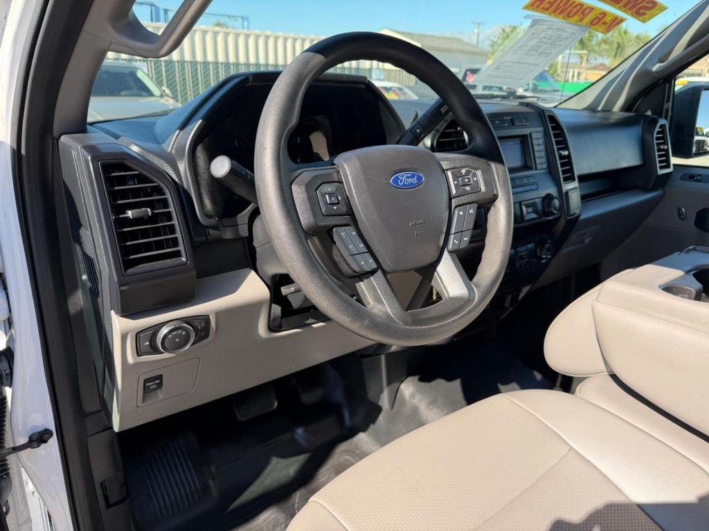 Ford F-150 Vehicle Full-screen Gallery Image 26