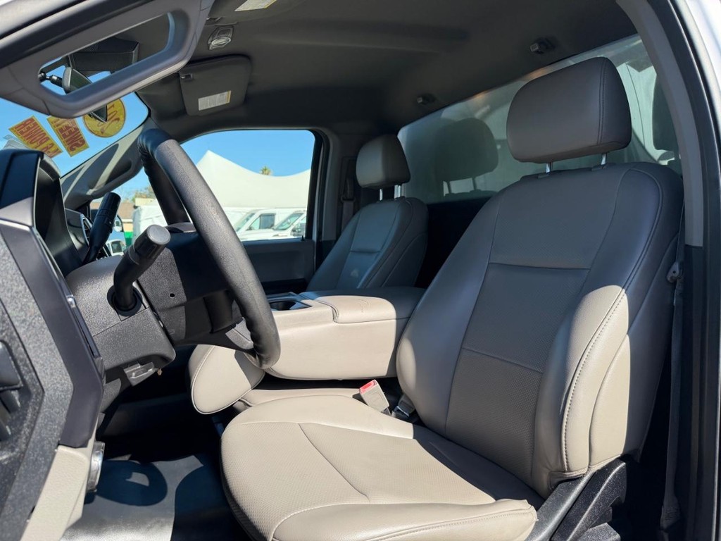 Ford F-150 Vehicle Full-screen Gallery Image 28