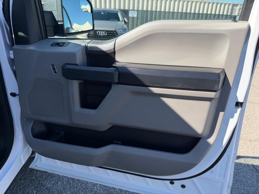 Ford F-150 Vehicle Full-screen Gallery Image 29