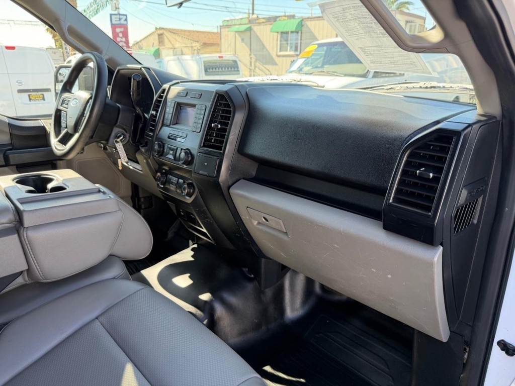 Ford F-150 Vehicle Full-screen Gallery Image 30