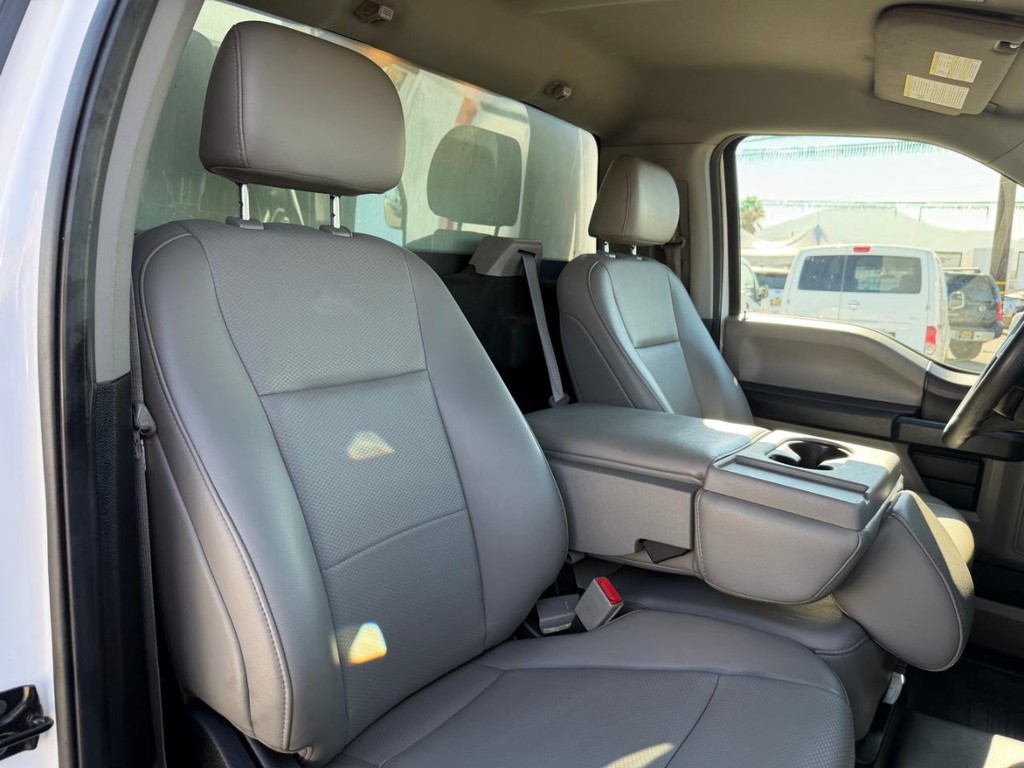 Ford F-150 Vehicle Full-screen Gallery Image 32